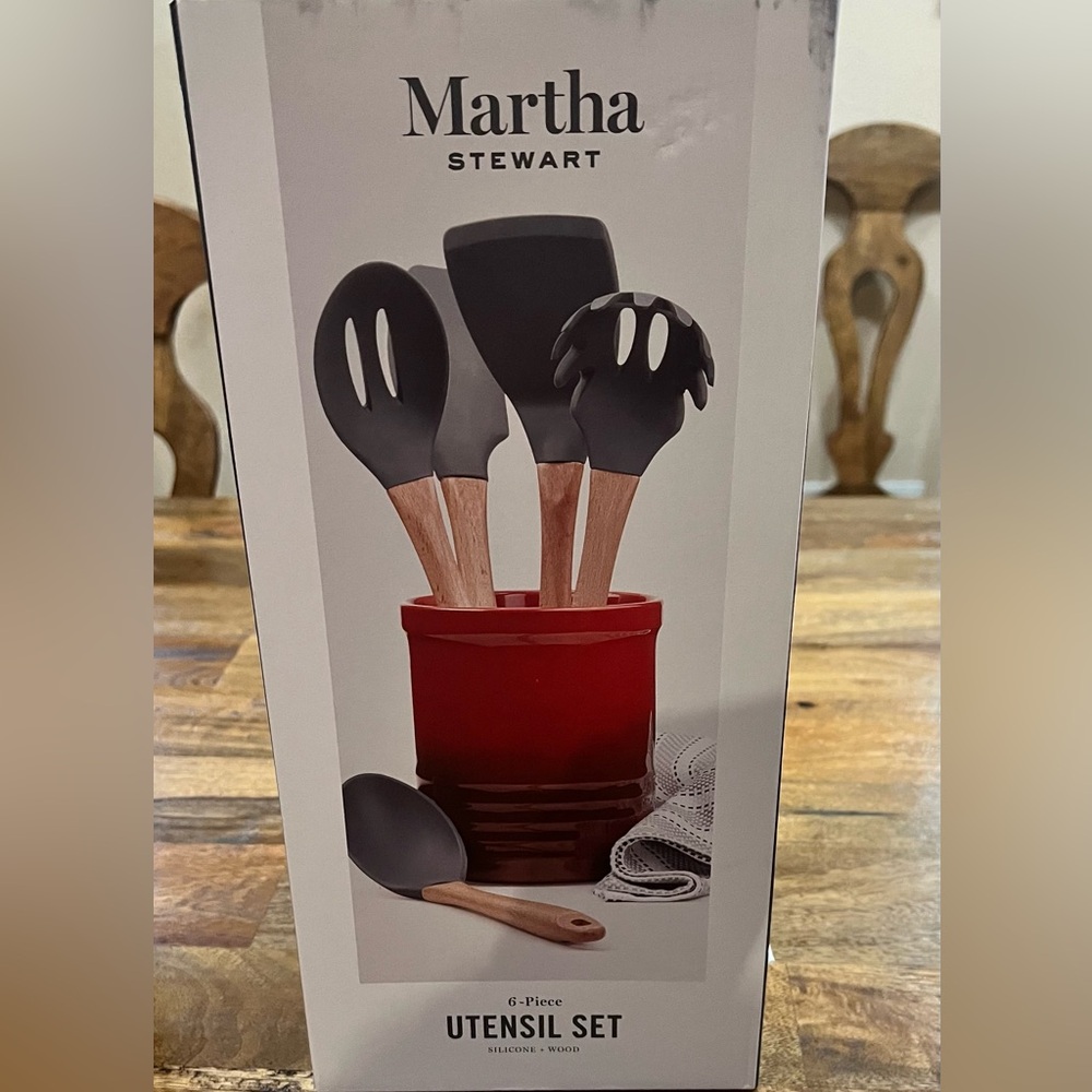 New 6 piece utensil set.